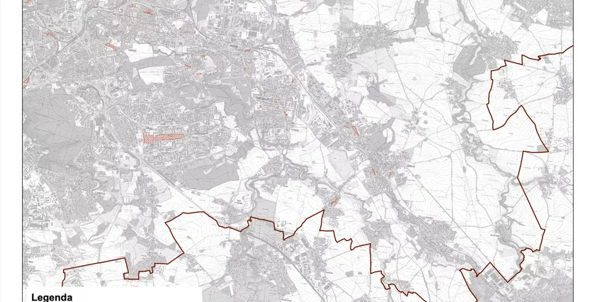 Areas in red are where dogs can be off the leash. Source: Praha.EU.