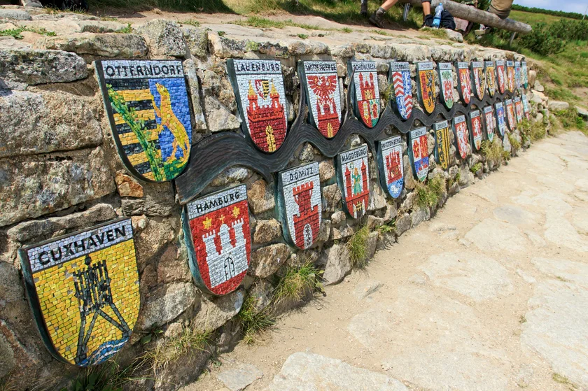 Coats of arms at the source of the Labe. Photo: iStock, Tomas Indrak.