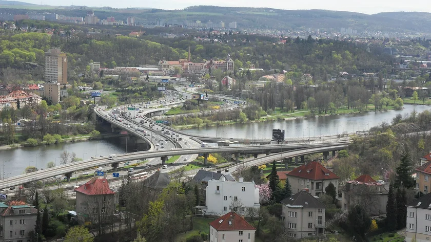 Overhead view of Barrandov Bridge. Photo: Wikimedia commons, Karelpipin, CC BY-SA 4.0.