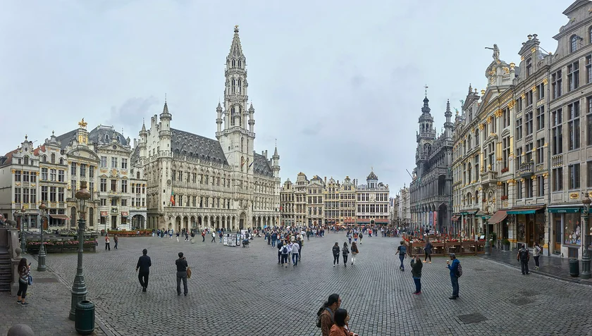 Panorama of Grand Place, Brussels. Photo: Wikimedia commons, Celuici, CC BY-SA 4.0.