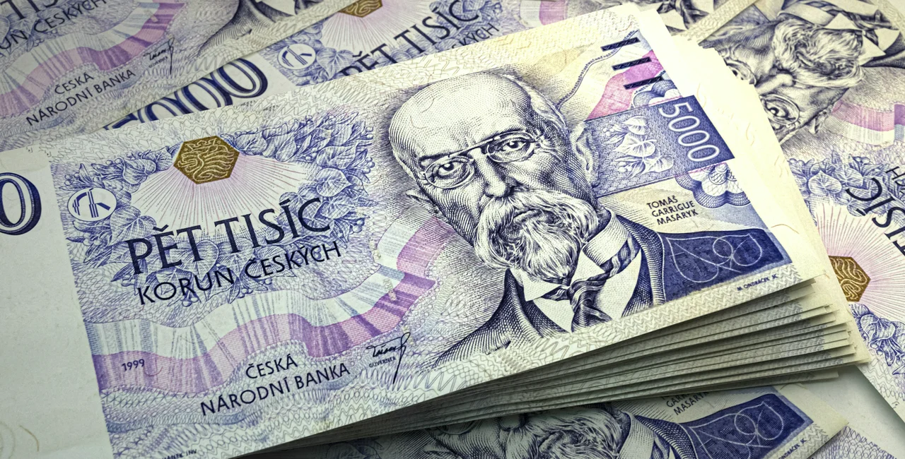 5000 crown Czech bank notes. Photo: iStock / Maksym Kapliuk