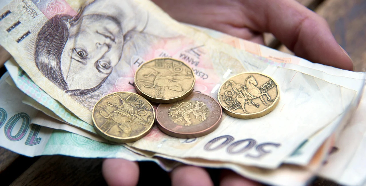Czech wage growth is lagging behind inflation / photo iStock @wakila