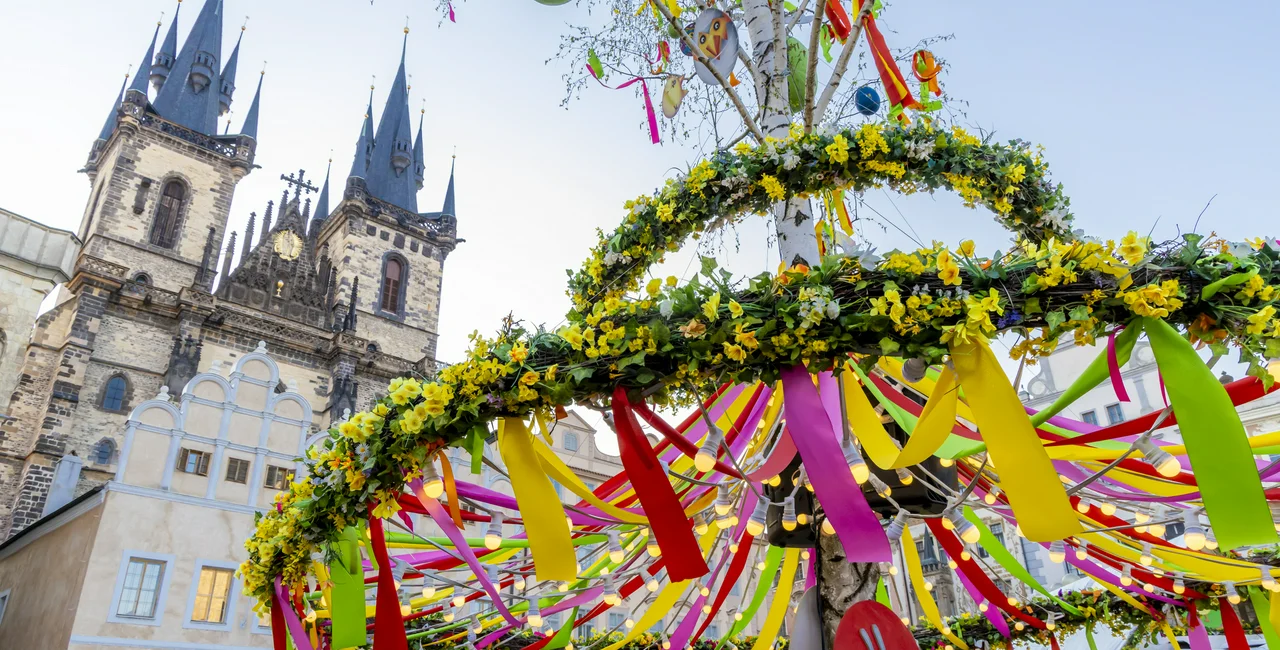 Easter decoration in Prague / iStock: phbcz