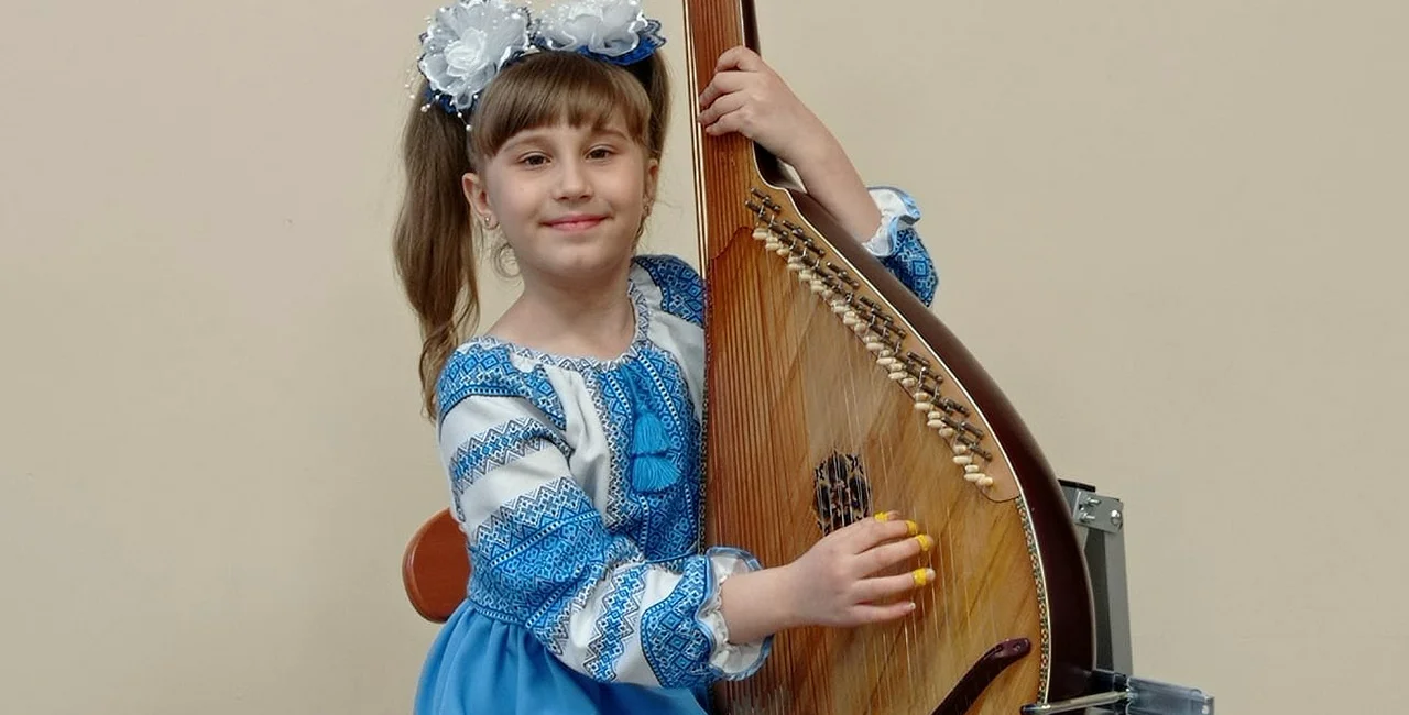 Eight-year-old Arinka will play at Společně pro Ukrajinu. Photo: Facebook