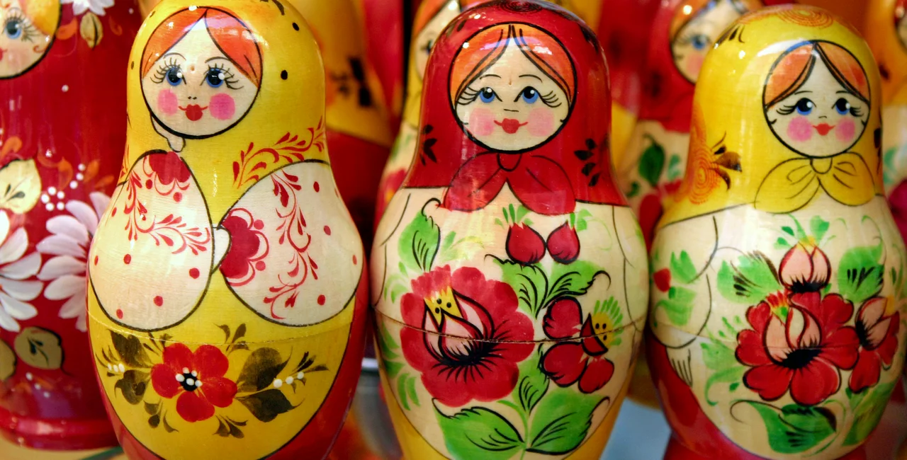 Illustrative image of nesting dolls / iStock @Eloi_Omella