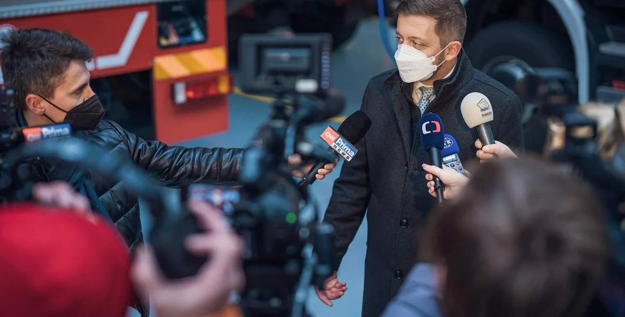 Vít Rakušan speaks to reporters in February 2021 / photo via Vít Rakušan on Facebook