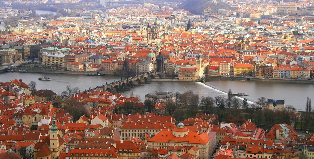 Prague panorama / photo iStock @agustavop