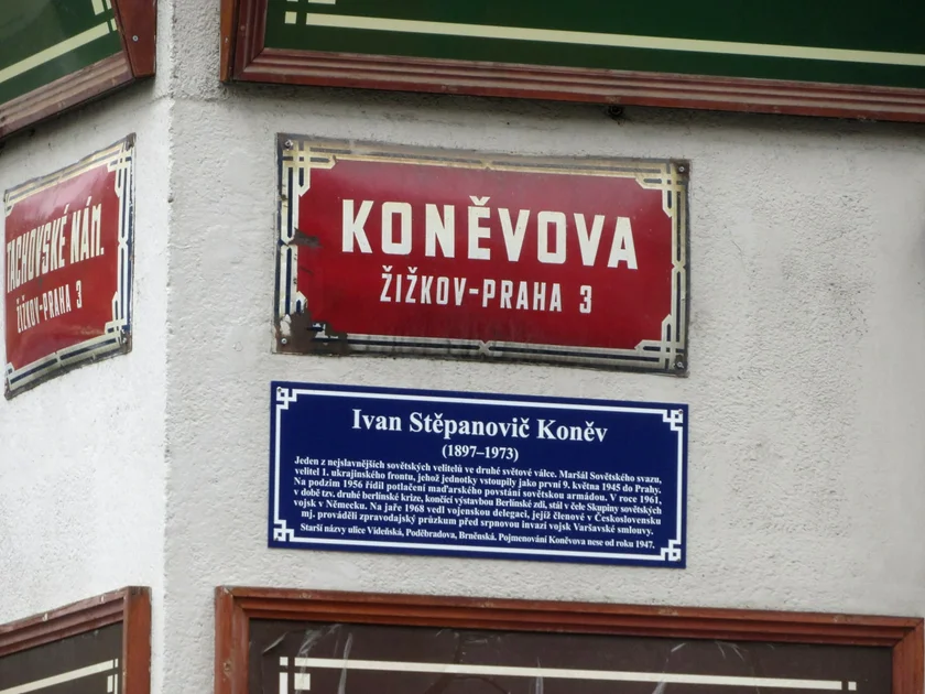 Explanatory plaque on Koněvova Street. Photo: Raymond Johnston
