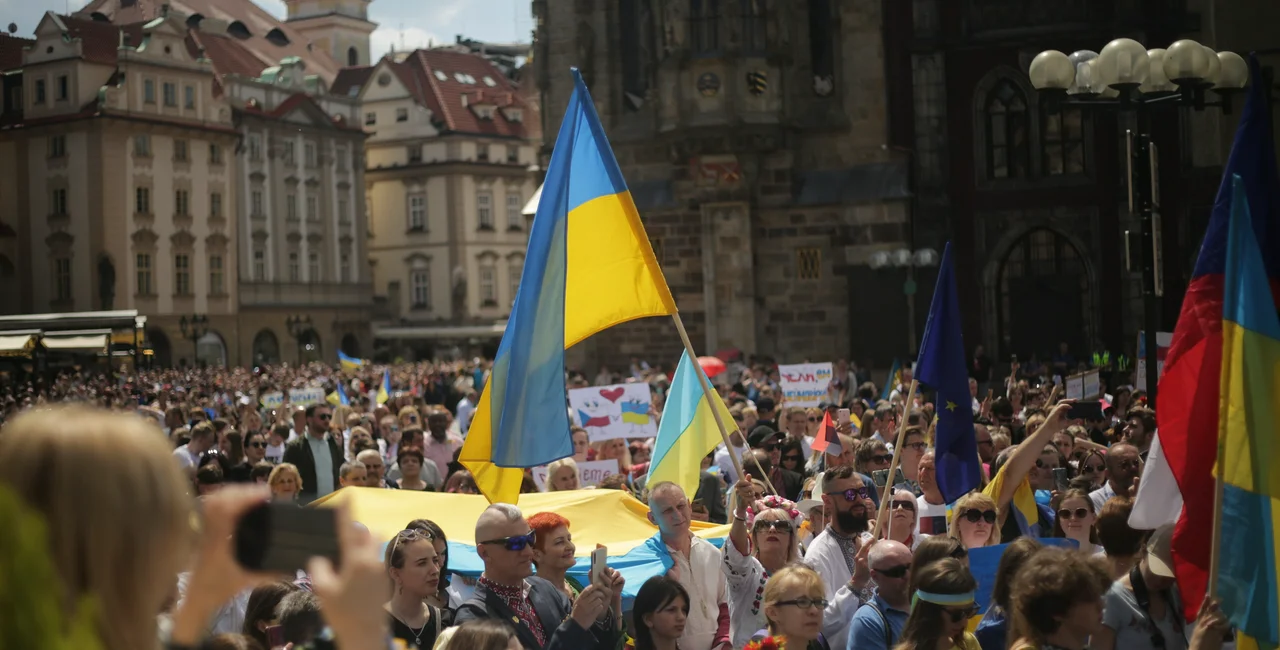 Thousands of Ukrainians march through Prague. Photo: Ukrainian embassy in the Czech Republic (Twitter)