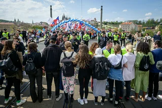 Anti-abortion and pro-choice groups clash in Prague