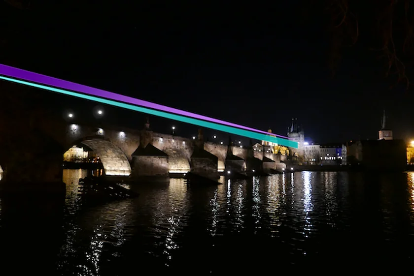 Rays of light will cross Charles bridge this weekend. Photo: Piaristi