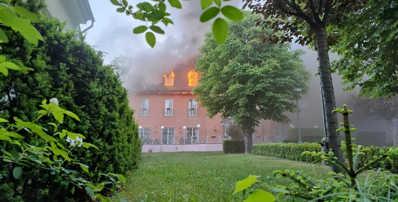 Fire at the Alzheimer center in Roztoky. Photo: Twitter.