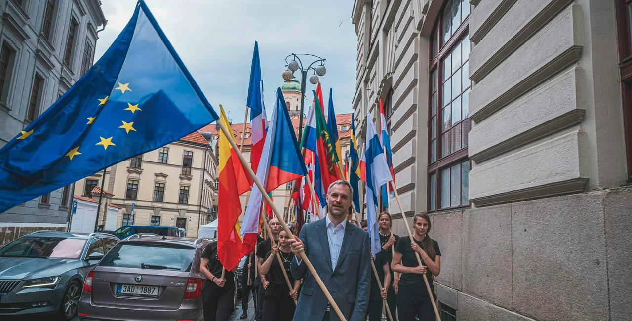 Prague Mayor Zdeněk Hřib carries the EU flag ahead of the Czech presidency. Photo: Facebook.