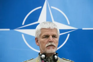 Czech morning headlines: General Pavel to officially announce his presidential candidacy
