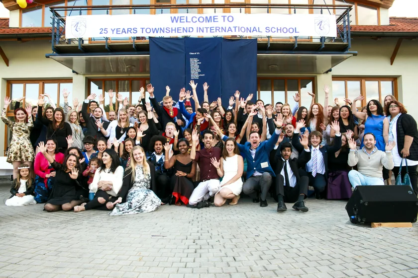 Townshend students and alumni celebrating the school's 25th anniversary in 2017
