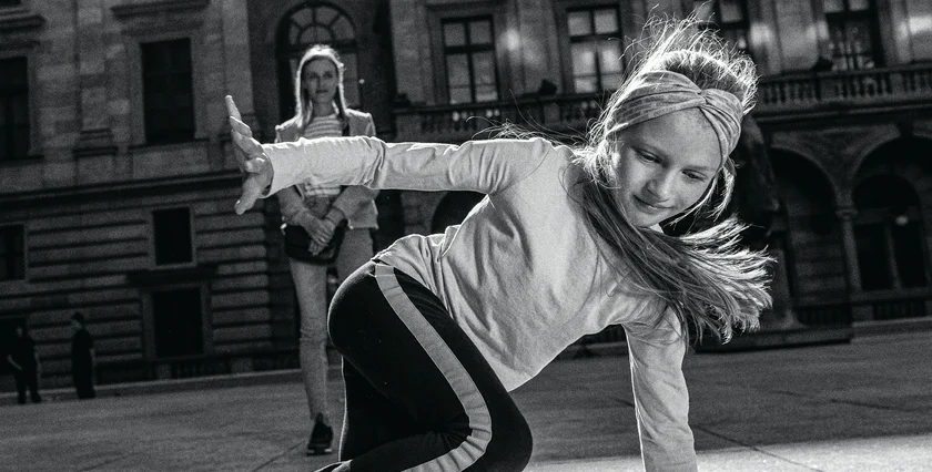 The City of Prague launched a special project in which the refugees express their gratitude. The girl on the photo said she is grateful for the opportunity to take dances classes in Prague, as she did back in Ukraine. Photo: Prague.eu