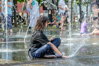 Cooling off in Prague: Sprinkler trucks, misting points, and fountains take the heat