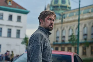 Ryan Gosling in "the Gray Man' at náměstí Republiky. Photo: RStillking.