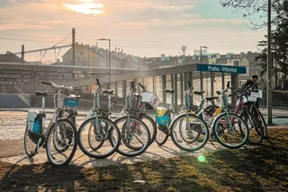 Shared bikes at a pubic transit stop. Photo: PID, Facebook.