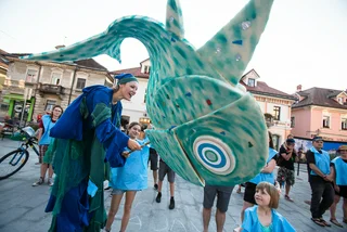 This weekend in Prague: See theater in the streets at the Za dveřmi festival