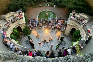 Czech culture this week: Theater in the grotto and stand-up in the beer garden