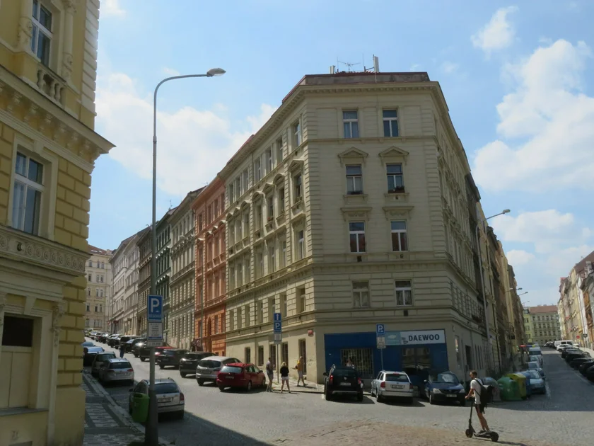 The round-windowed building at Kostnické náměstí. Photo: Raymond Johnston.