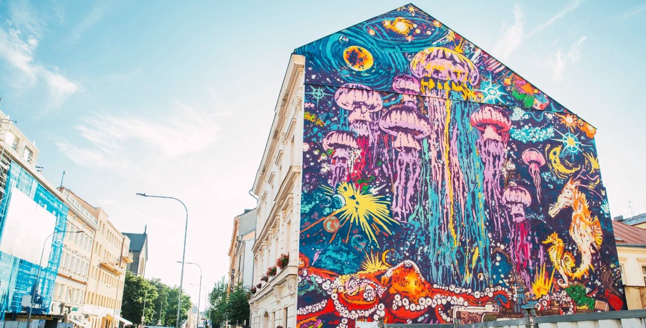 Large new murals pop up in Prague thanks to Wall Street festival ...