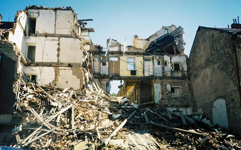 Collapsed buildings in Karlín in 2002. Photo: Wikimedia commons, CC BY-SA 2.5.