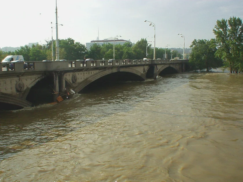 Hlávkův most on Aug. 15, 2002. Photo: Wikimedia commons, CC By SA 3.0.