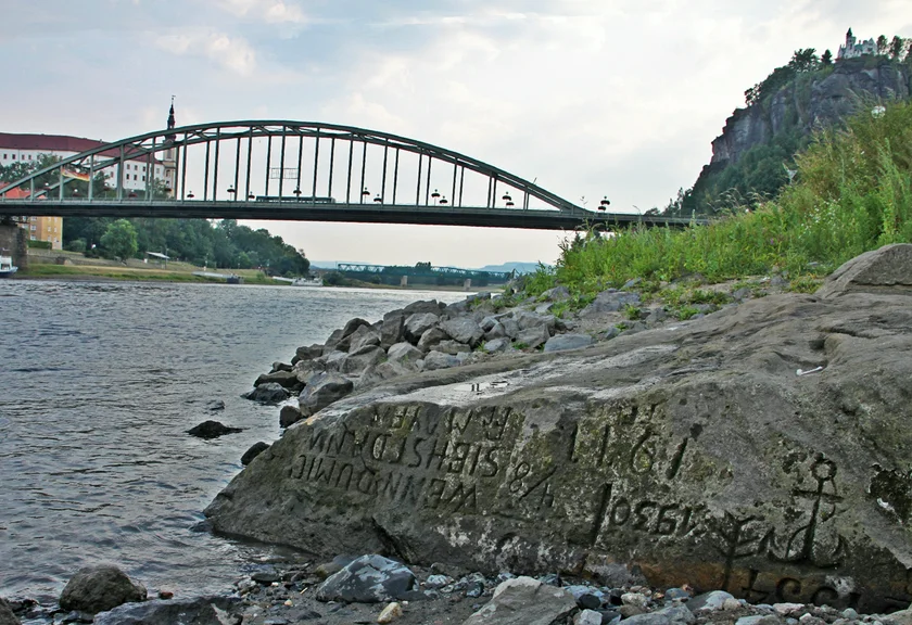Hunger stones, marking low levels of the Elbe River in Děčín / Photo Wikipedia commons @Norbert Kaiser