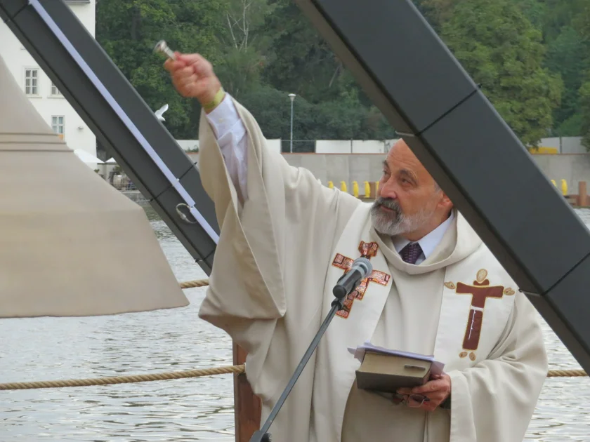 Priest Tomáš Halík blesses the bell. Photo: Raymond Johnston