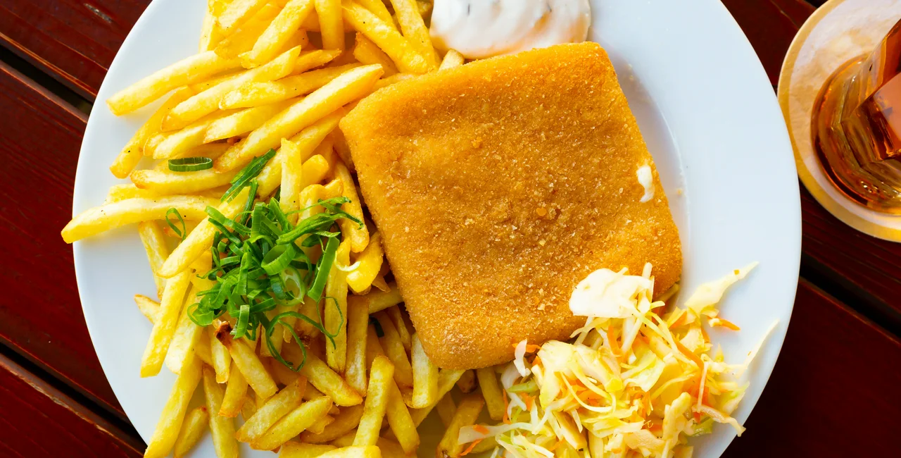 Fried cheese, fries, and tartar sauce. Photo: iStock / JackF