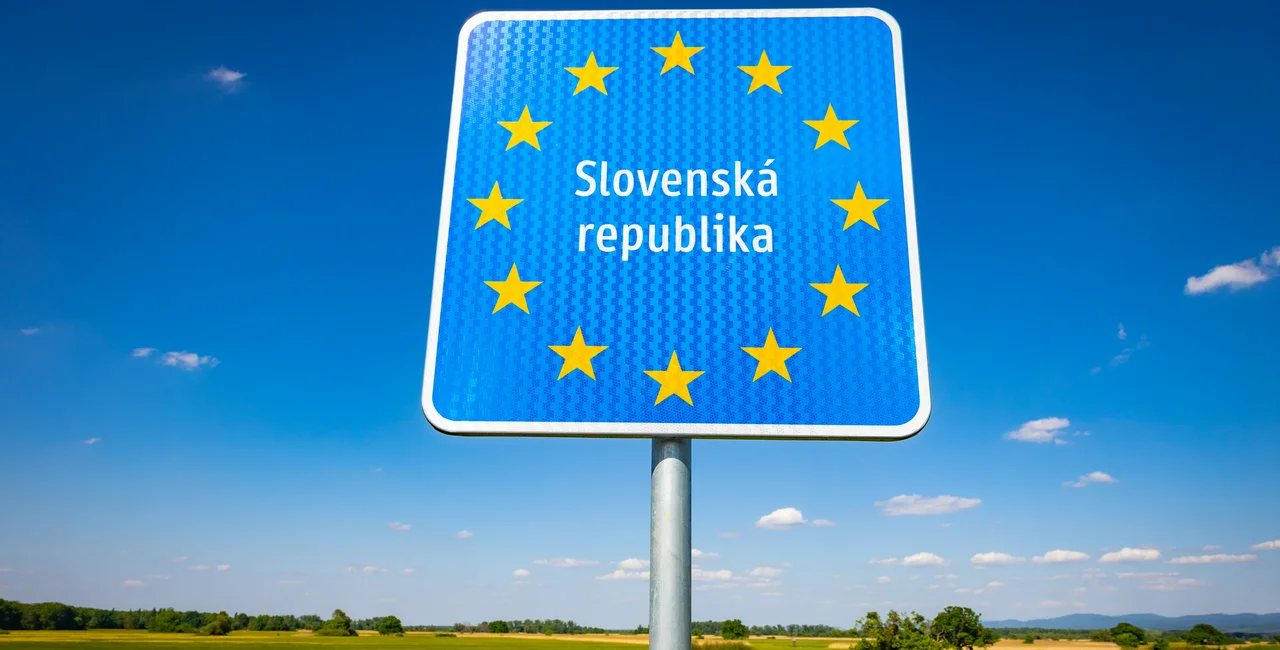 Sign at the Slovak border. Photo: iStock, :anzeletti.