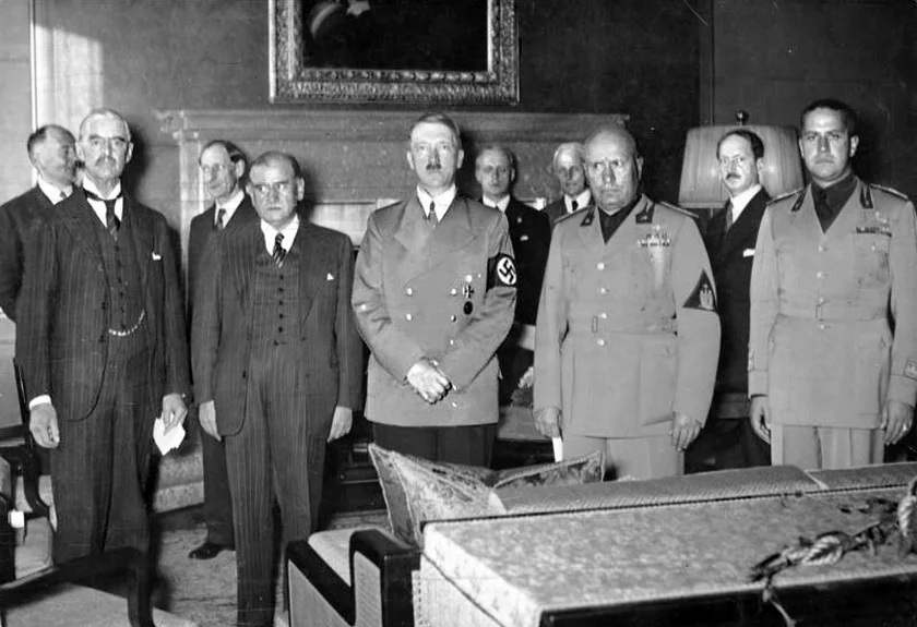 Neville Chamberlain, Édouard Daladier, Adolf Hitler, and Benito Mussolini. Photo: German Archive, public domain.