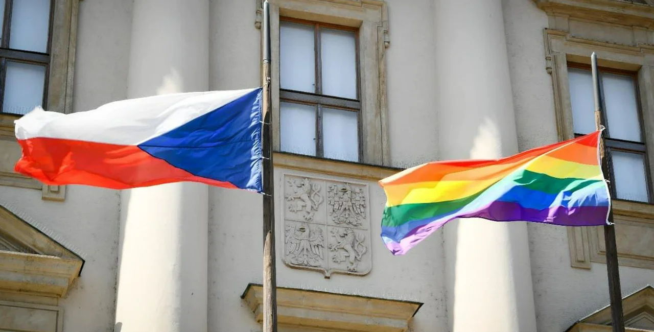 Czech and LGBTQ+ flags flying on the Ministry of Foreign Affairs building. Photo via Twitter/Jan Lipavský.