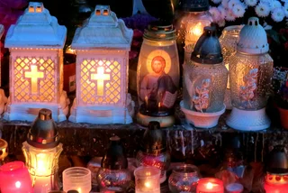 Candles on a grave in Olšanské hřbitovy. Photo: Raymond Johnston.