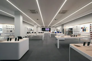 Czechia's first Apple Premium Partner store opens in Prague to massive queues