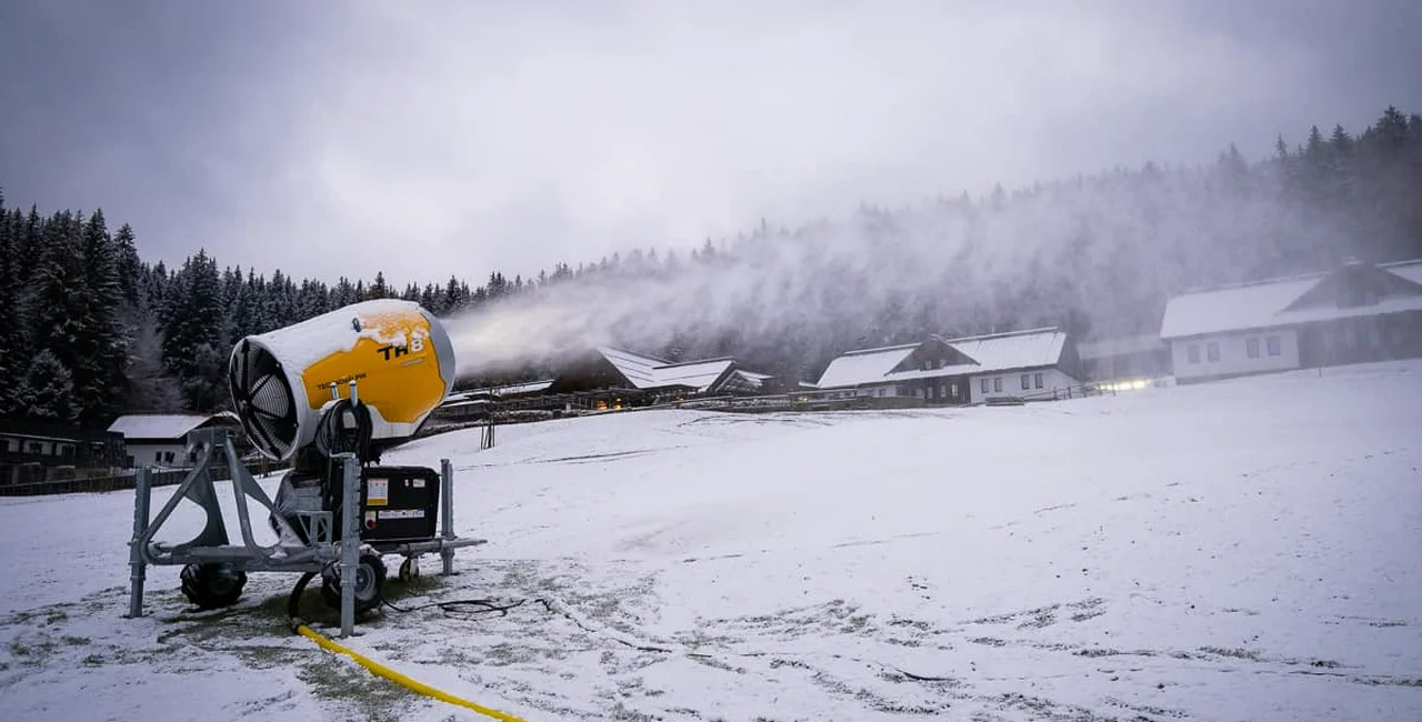 Snow cannon in the Czech mountains. Photo: Facebook / Resort Valachy Velké Karlovice