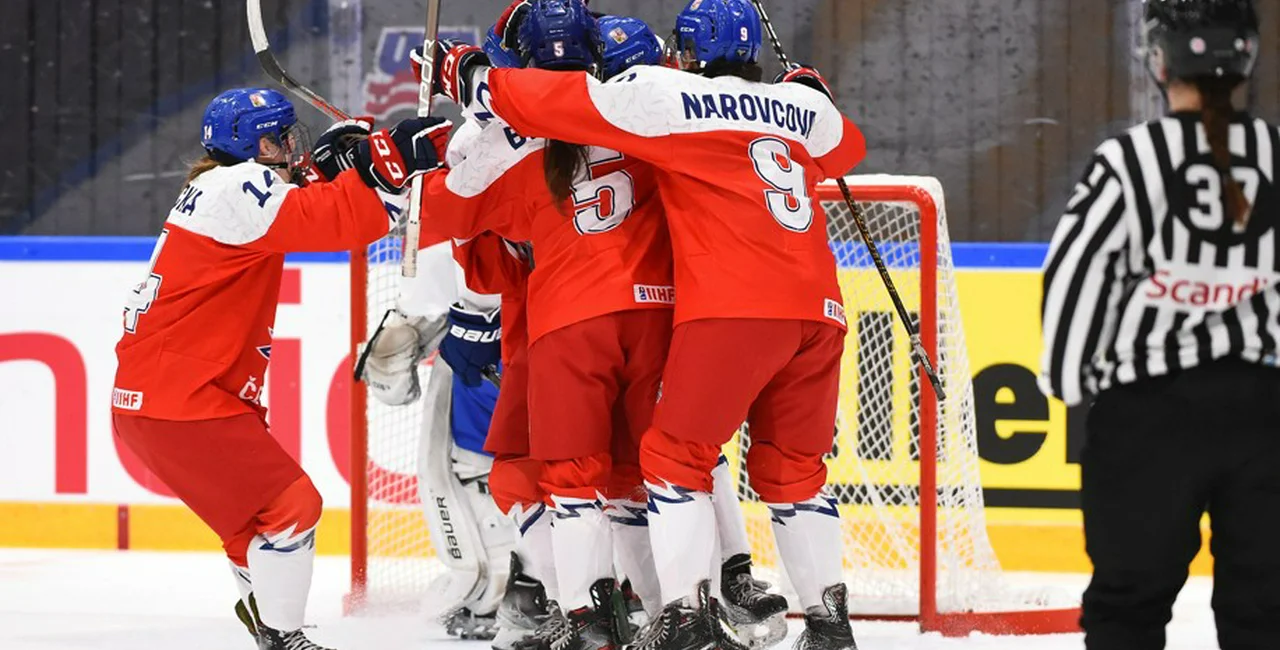 Czech female players celebrating a goal against Slovakia in the World Championship match against Slovakia (Source:
