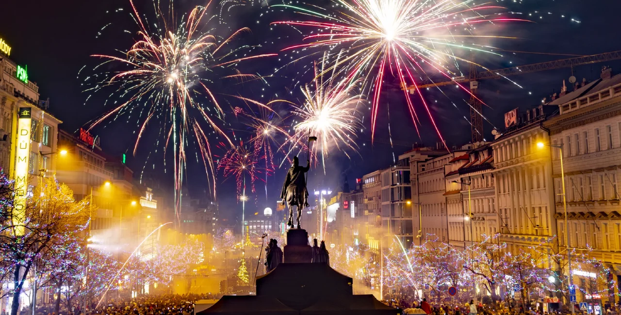 Prague rings in 2023 as celebrants ignore fireworks ban