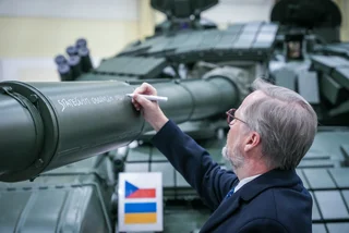Prime Minster Petr Fiala signs a tank headed to Ukraine. Photo