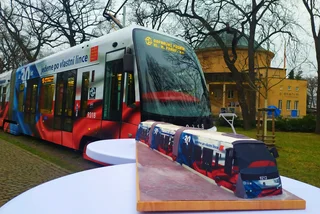 The new tram besides a cake showing its miniature version. Source: Raymond Johnston.