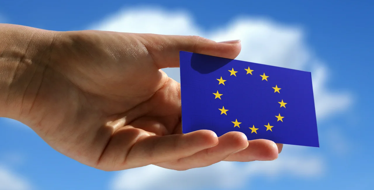 Illustrative image / iStock EU blue card EU flag