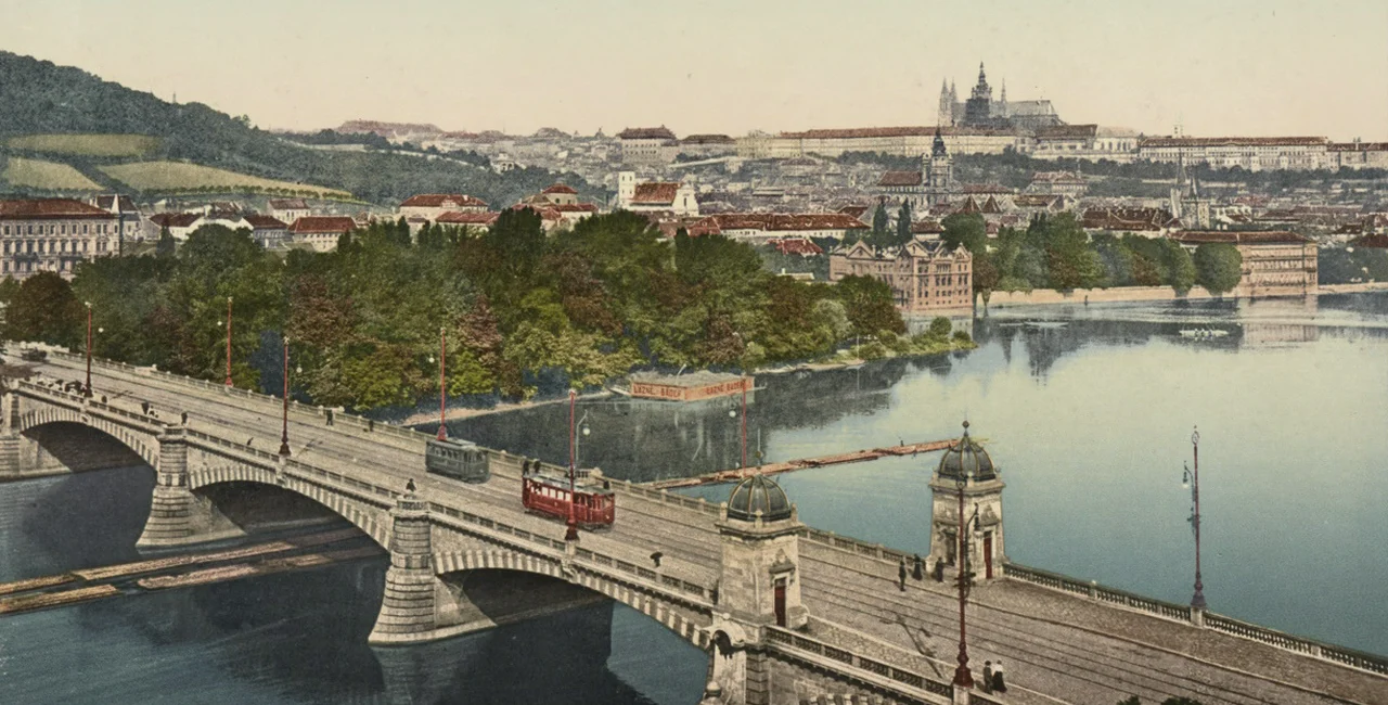 PHOTO GALLERY: See colorized lithographs of Prague in the 1900s