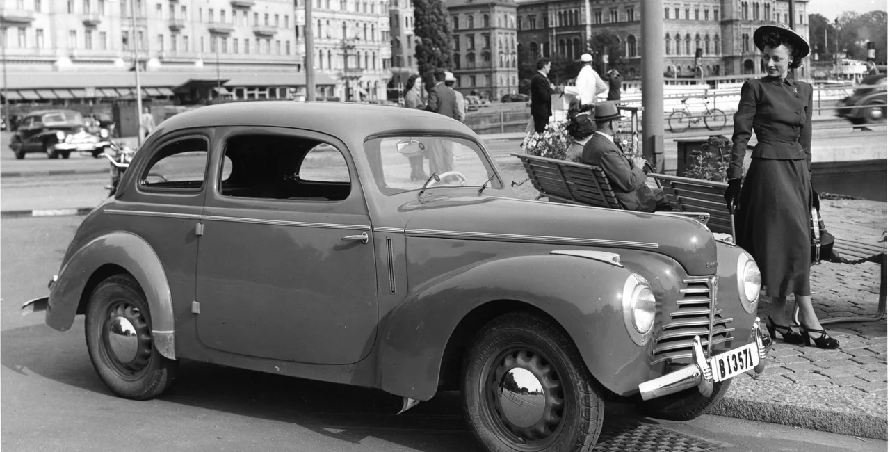 VIDEO OF THE WEEK: Czech cars challenge Prague’s Nusle Steps in 1947