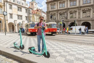 Police cracking down on bikes and scooters on Prague sidewalks