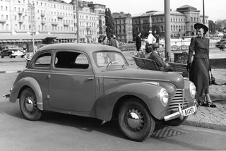 VIDEO OF THE WEEK: Czech cars challenge Prague’s Nusle Steps in 1947
