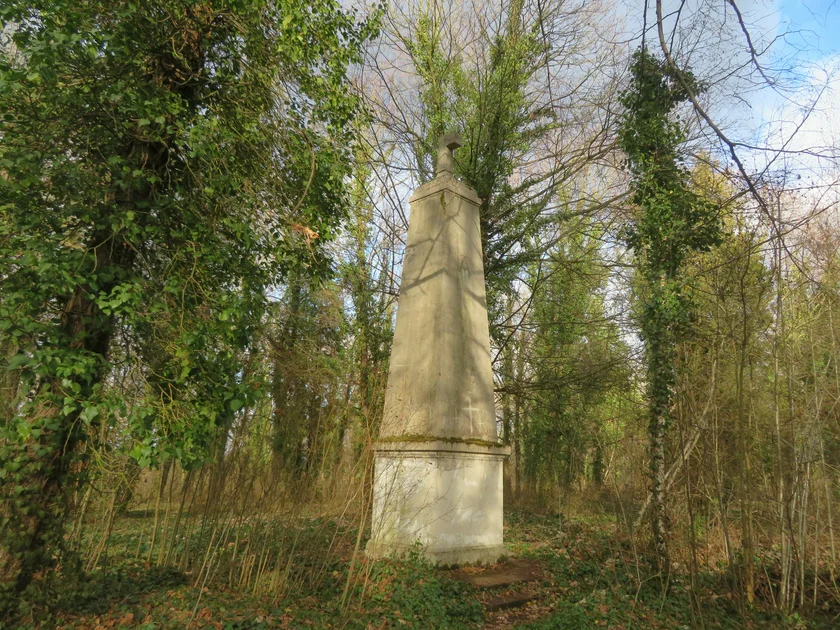 Obelisk for victims of World War I. Photo: Raymond Johnston