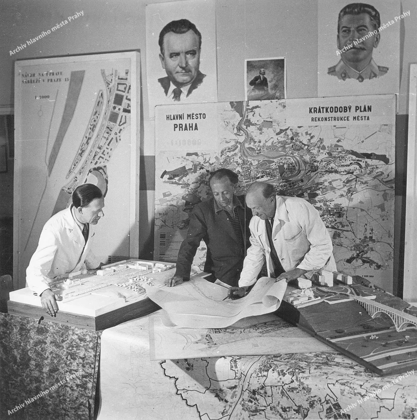 Planning the bridge with Gottwald's picture in the background. Photo: Municipal Archive