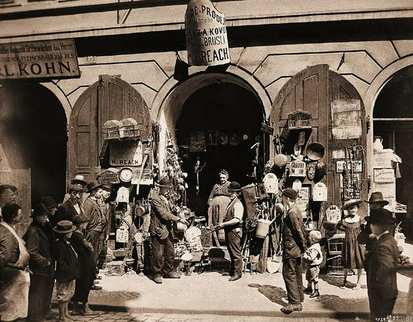 Secondhand shops in Josefov. Photo: Jindřich Eckert, public domain